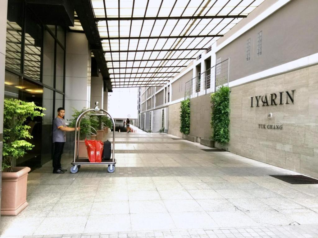 Iyarin@Tuk Chang Ratchayothin Hotel Bangkok Esterno foto