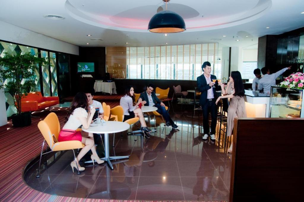 Iyarin@Tuk Chang Ratchayothin Hotel Bangkok Esterno foto