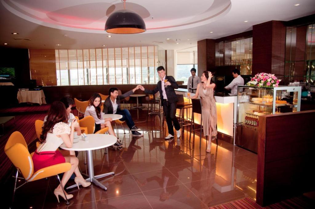 Iyarin@Tuk Chang Ratchayothin Hotel Bangkok Esterno foto