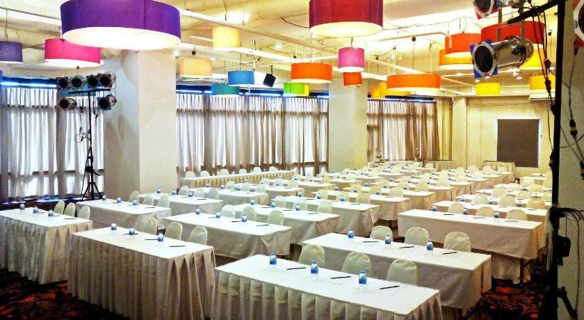 Iyarin@Tuk Chang Ratchayothin Hotel Bangkok Esterno foto
