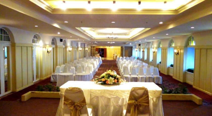 Iyarin@Tuk Chang Ratchayothin Hotel Bangkok Esterno foto